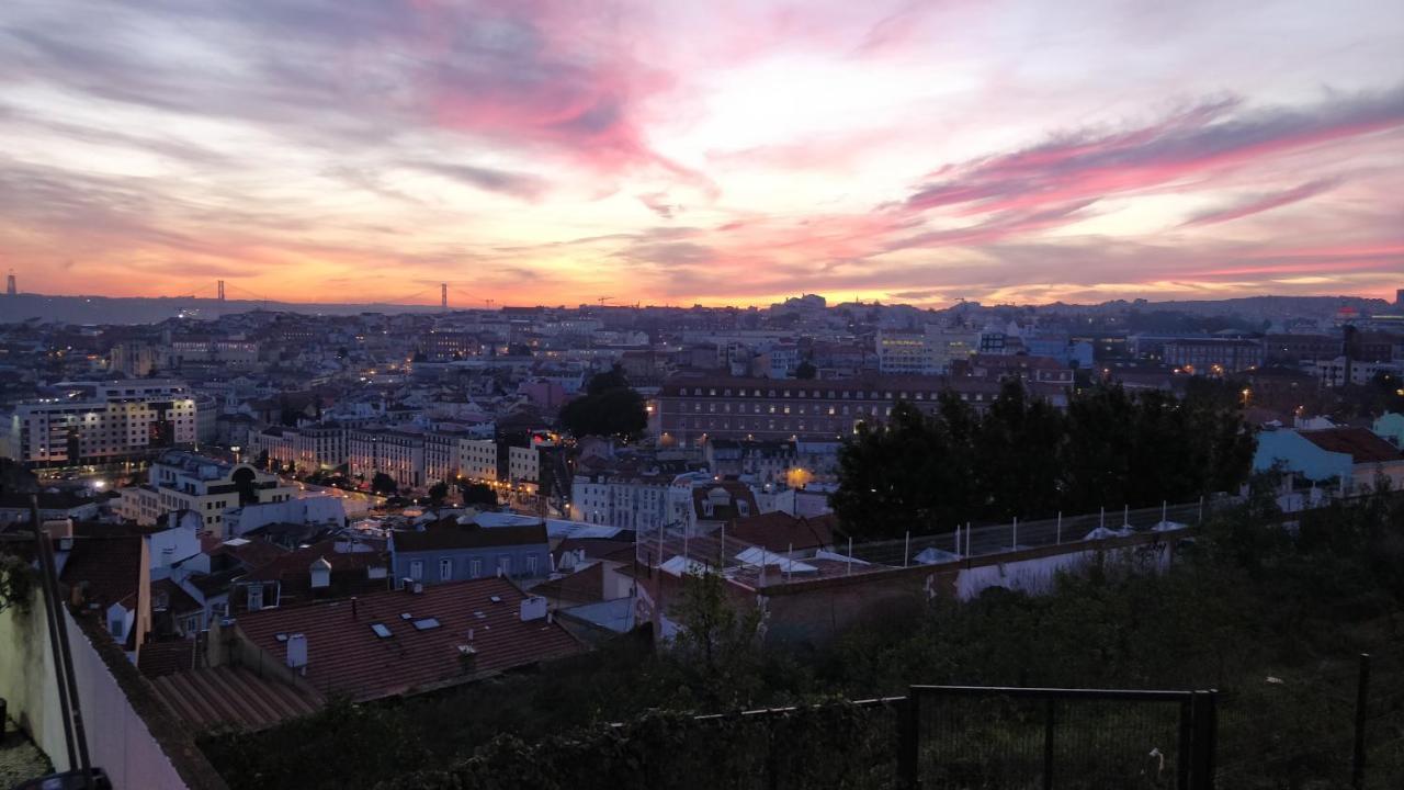 Stroll To Coffee Shops Near A Renovated Hillside Apartment In Graca Lisboa Εξωτερικό φωτογραφία