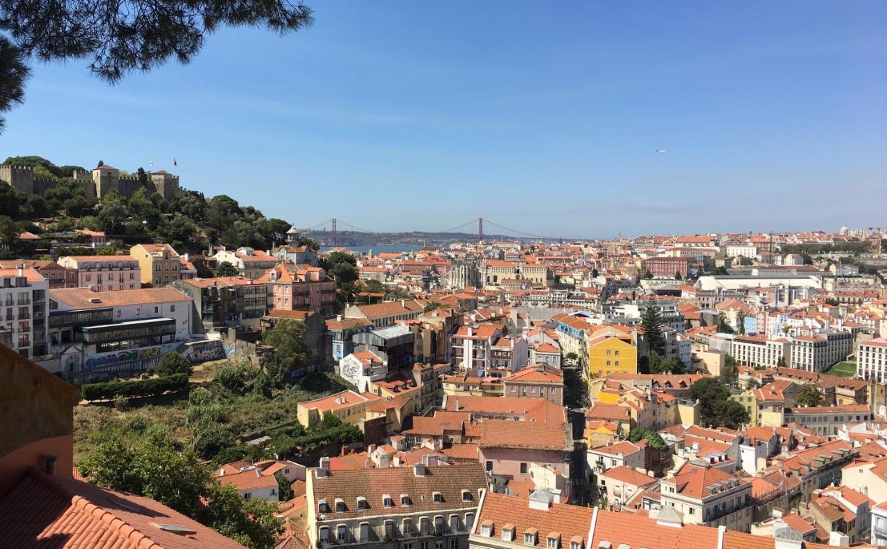 Stroll To Coffee Shops Near A Renovated Hillside Apartment In Graca Lisboa Εξωτερικό φωτογραφία
