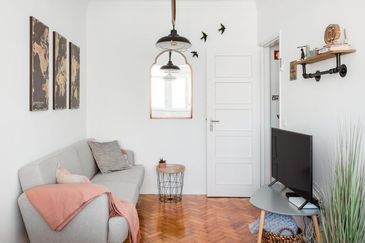 Stroll To Coffee Shops Near A Renovated Hillside Apartment In Graca Lisboa Εξωτερικό φωτογραφία
