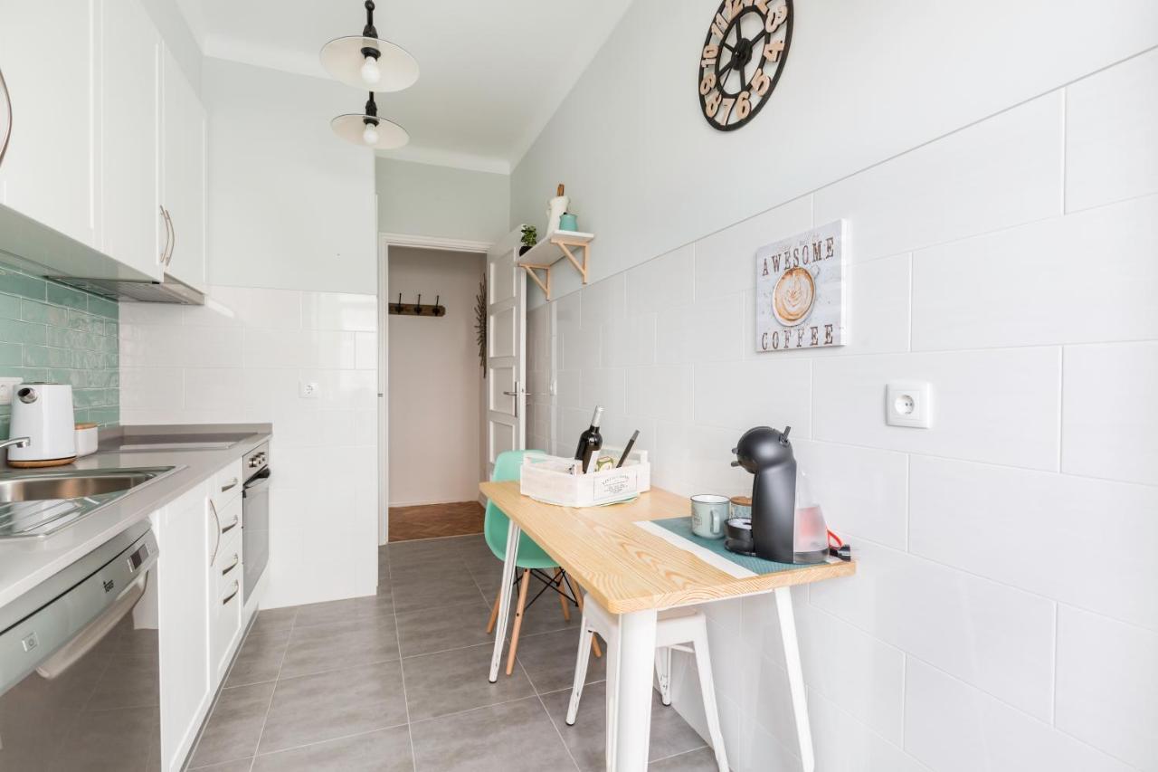 Stroll To Coffee Shops Near A Renovated Hillside Apartment In Graca Lisboa Εξωτερικό φωτογραφία