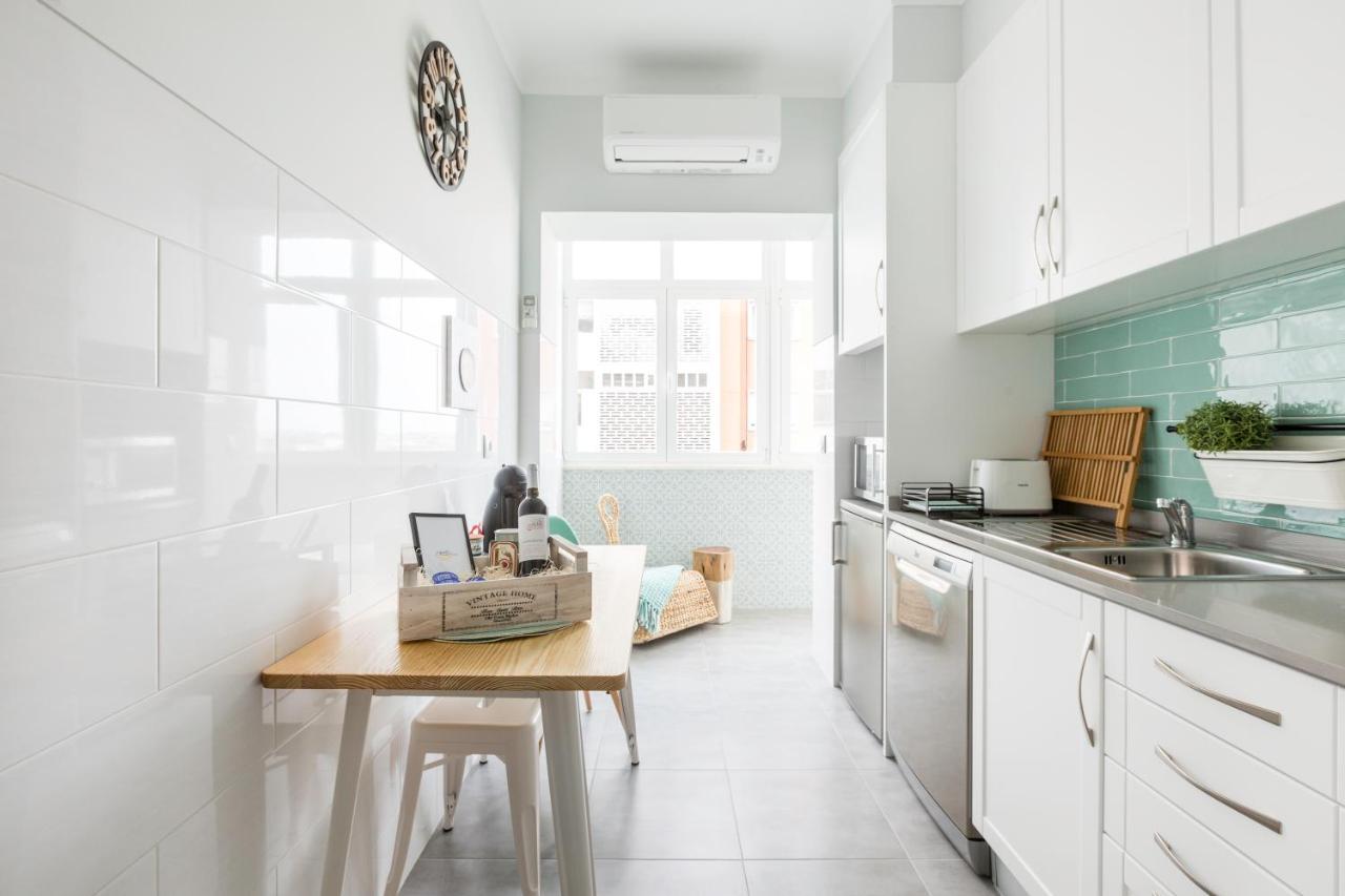 Stroll To Coffee Shops Near A Renovated Hillside Apartment In Graca Lisboa Εξωτερικό φωτογραφία