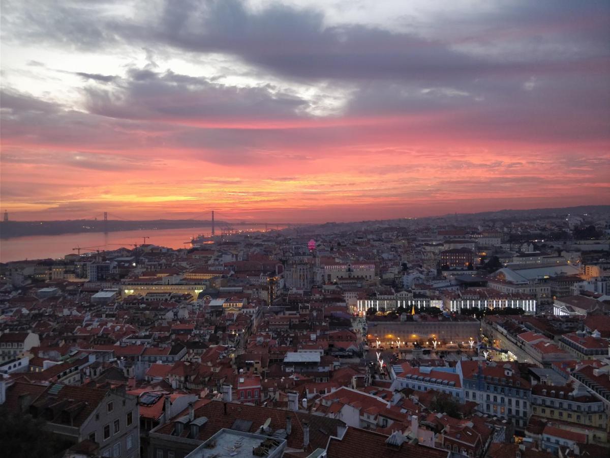 Stroll To Coffee Shops Near A Renovated Hillside Apartment In Graca Lisboa Εξωτερικό φωτογραφία
