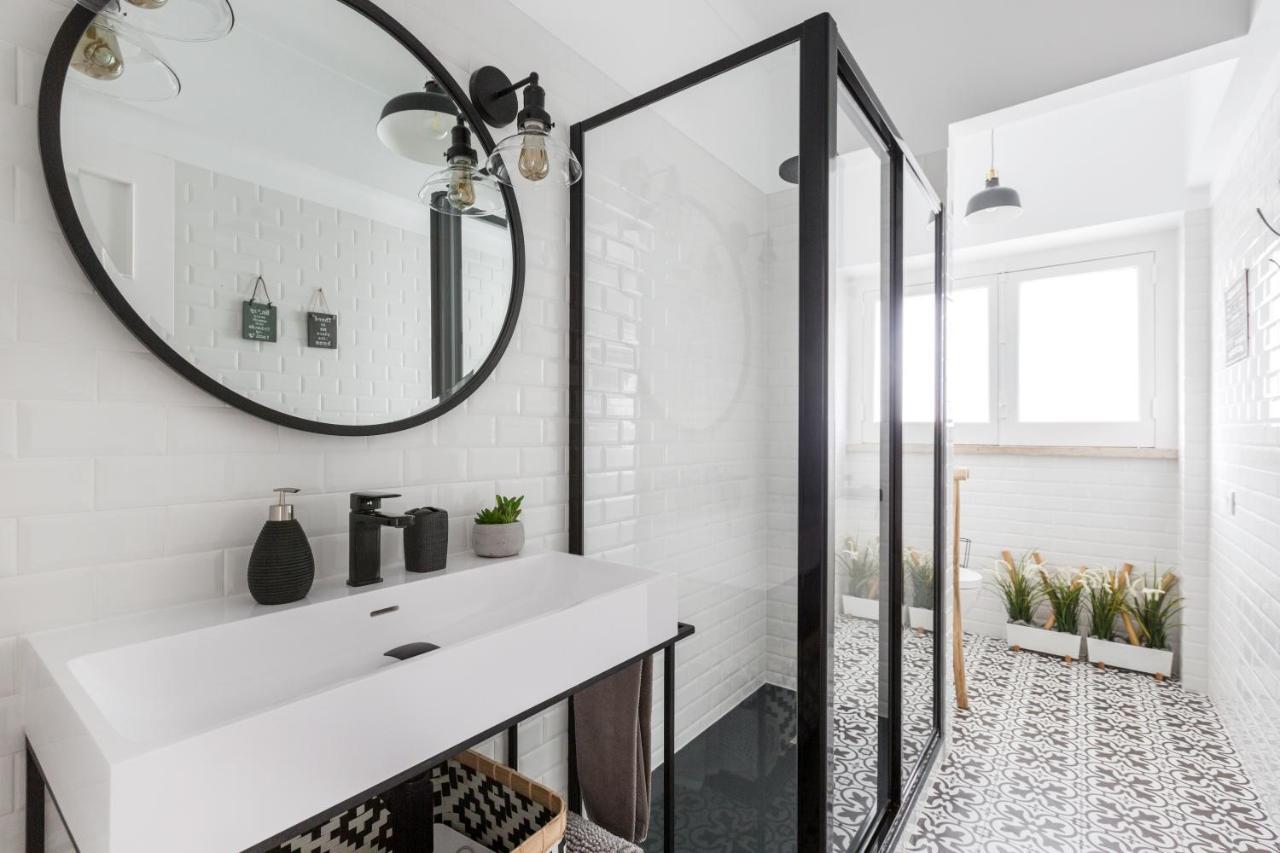 Stroll To Coffee Shops Near A Renovated Hillside Apartment In Graca Lisboa Εξωτερικό φωτογραφία
