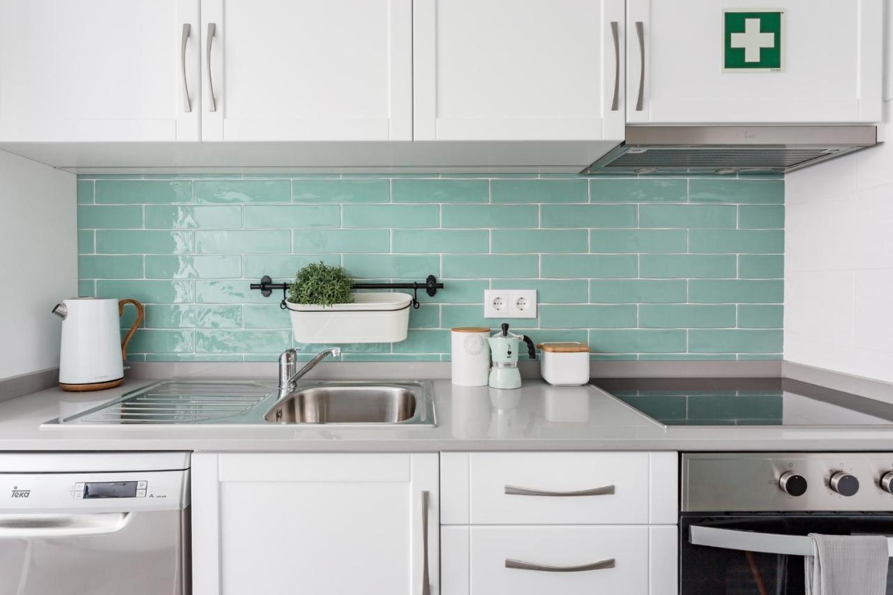 Stroll To Coffee Shops Near A Renovated Hillside Apartment In Graca Lisboa Εξωτερικό φωτογραφία