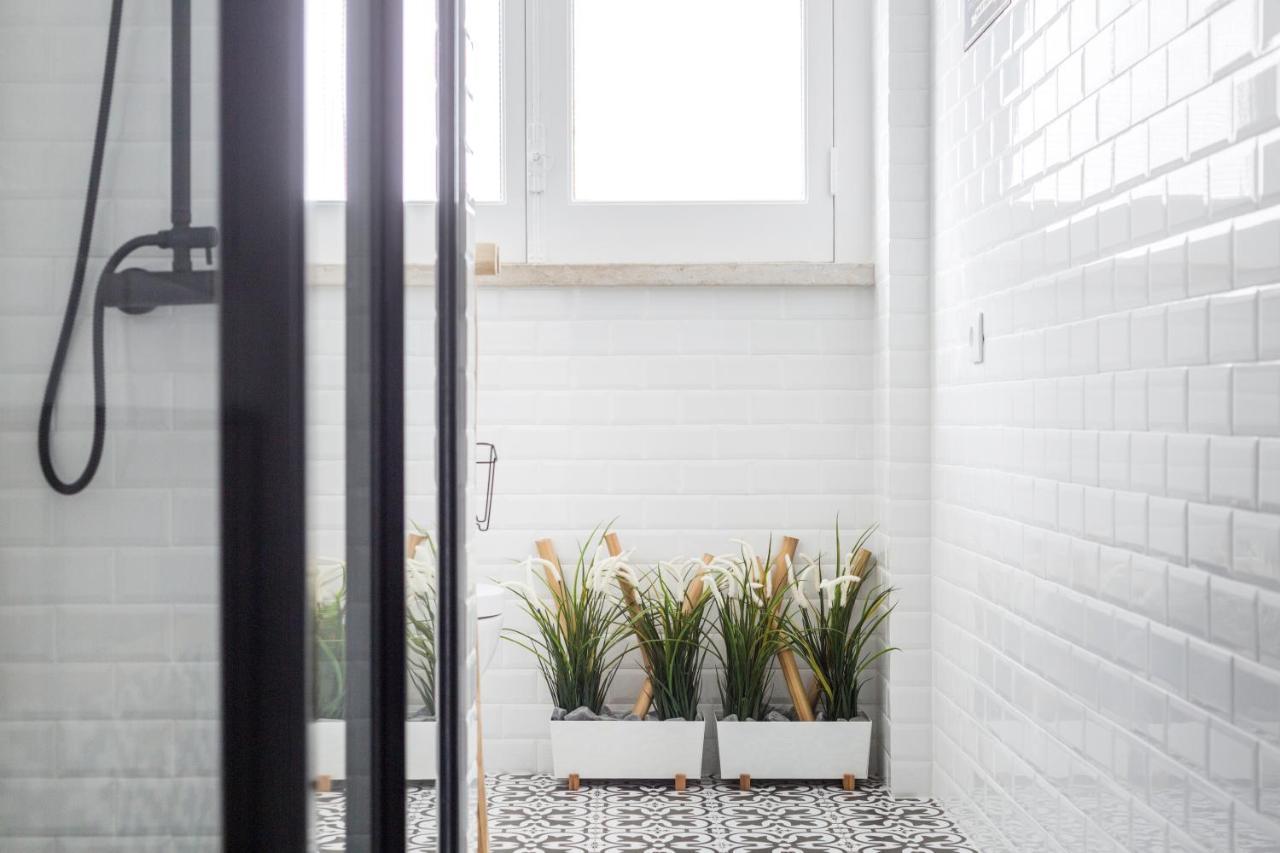 Stroll To Coffee Shops Near A Renovated Hillside Apartment In Graca Lisboa Εξωτερικό φωτογραφία