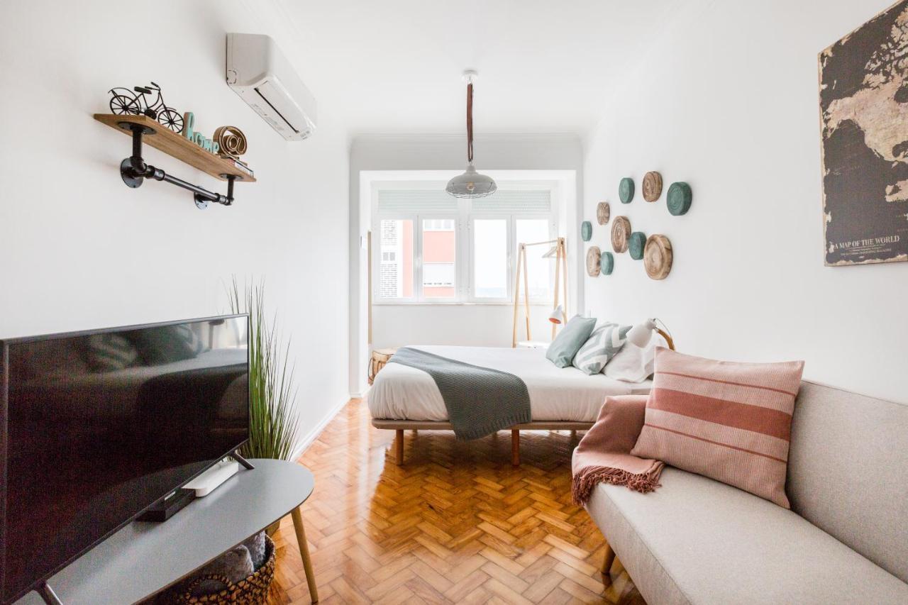 Stroll To Coffee Shops Near A Renovated Hillside Apartment In Graca Lisboa Εξωτερικό φωτογραφία