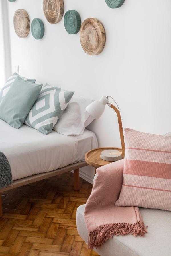 Stroll To Coffee Shops Near A Renovated Hillside Apartment In Graca Lisboa Εξωτερικό φωτογραφία